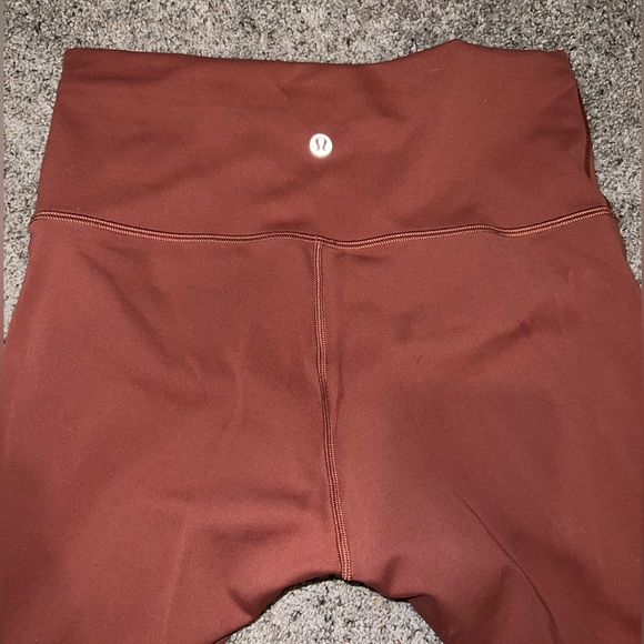 Lululemon size 8 wunder leggings like new - Picture 3 of 6